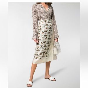 ❌SOLD❌NWT AUTHENTIC BOTTEGA VENETA
Tropical print midi skirt Size 8